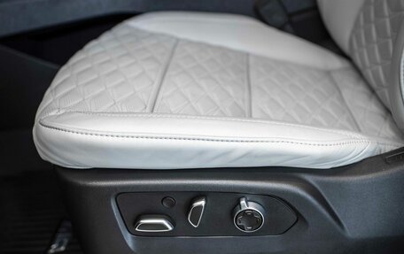 Cadillac Escalade V, 2025 год, 23 940 000 рублей, 14 фотография