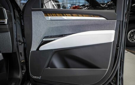 Cadillac Escalade V, 2025 год, 23 940 000 рублей, 23 фотография