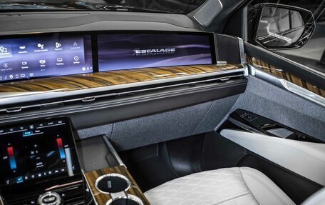 Cadillac Escalade V, 2025 год, 23 940 000 рублей, 30 фотография