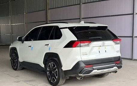 Toyota RAV4, 2021 год, 2 550 000 рублей, 4 фотография