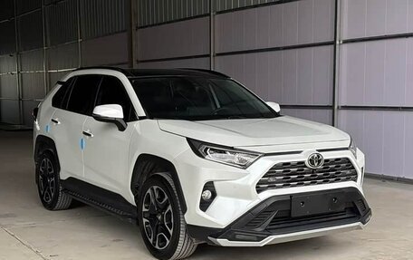 Toyota RAV4, 2021 год, 2 550 000 рублей, 3 фотография