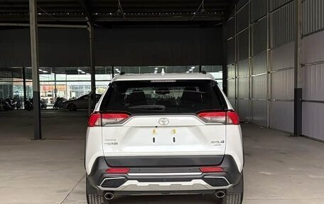 Toyota RAV4, 2021 год, 2 550 000 рублей, 5 фотография