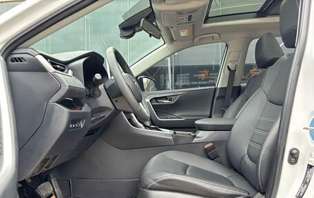 Toyota RAV4, 2021 год, 2 550 000 рублей, 7 фотография