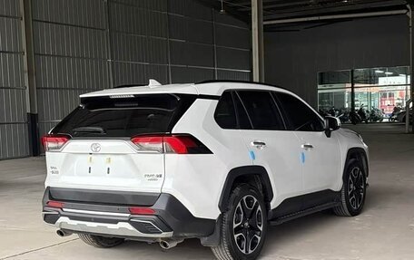 Toyota RAV4, 2021 год, 2 550 000 рублей, 6 фотография