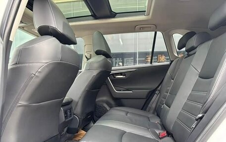 Toyota RAV4, 2021 год, 2 550 000 рублей, 11 фотография