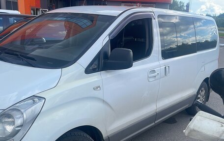 Hyundai H-1 II рестайлинг, 2012 год, 1 900 000 рублей, 3 фотография