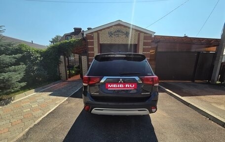 Mitsubishi Outlander III рестайлинг 3, 2019 год, 2 990 000 рублей, 2 фотография