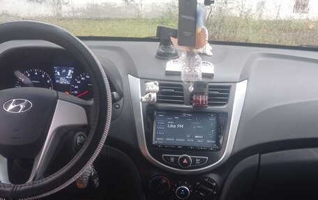 Hyundai Solaris II рестайлинг, 2012 год, 870 000 рублей, 2 фотография