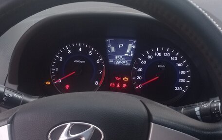 Hyundai Solaris II рестайлинг, 2012 год, 870 000 рублей, 3 фотография