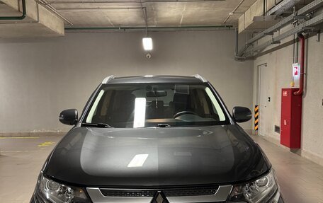 Mitsubishi Outlander III рестайлинг 3, 2020 год, 2 350 000 рублей, 2 фотография