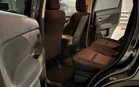 Mitsubishi Outlander III рестайлинг 3, 2020 год, 2 350 000 рублей, 9 фотография