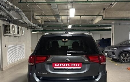 Mitsubishi Outlander III рестайлинг 3, 2020 год, 2 350 000 рублей, 5 фотография