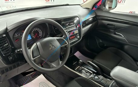 Mitsubishi Outlander III рестайлинг 3, 2019 год, 1 599 000 рублей, 10 фотография