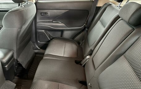 Mitsubishi Outlander III рестайлинг 3, 2019 год, 1 599 000 рублей, 19 фотография