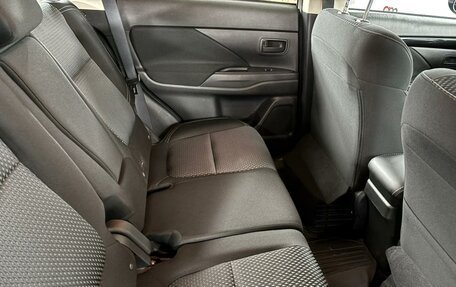 Mitsubishi Outlander III рестайлинг 3, 2019 год, 1 599 000 рублей, 20 фотография