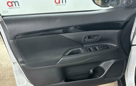 Mitsubishi Outlander III рестайлинг 3, 2019 год, 1 599 000 рублей, 18 фотография