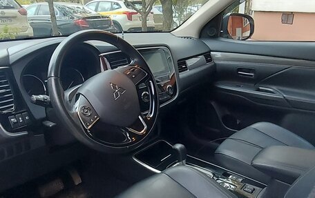 Mitsubishi Outlander III рестайлинг 3, 2019 год, 2 350 000 рублей, 7 фотография