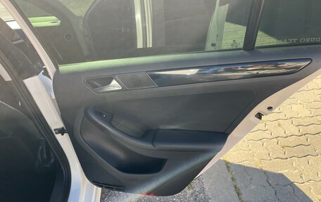 Volkswagen Jetta VI, 2012 год, 1 100 000 рублей, 12 фотография