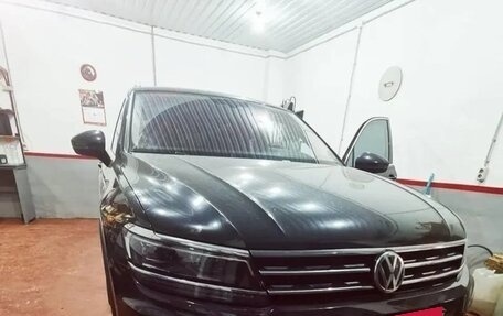 Volkswagen Tiguan II, 2018 год, 3 150 000 рублей, 13 фотография