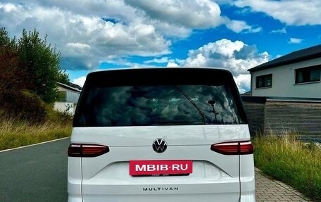 Volkswagen Multivan, 2022 год, 5 200 000 рублей, 2 фотография