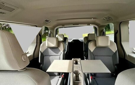 Volkswagen Multivan, 2022 год, 5 200 000 рублей, 7 фотография