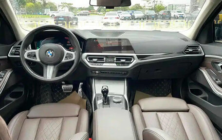 BMW 3 серия, 2022 год, 2 690 000 рублей, 15 фотография