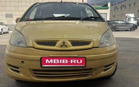Mitsubishi Colt VI рестайлинг, 2003 год, 270 000 рублей, 2 фотография