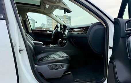 Volkswagen Touareg III, 2017 год, 3 350 000 рублей, 13 фотография