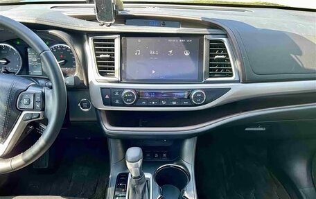 Toyota Highlander III, 2021 год, 2 830 000 рублей, 8 фотография