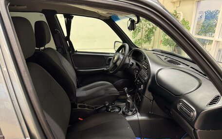 Chevrolet Niva I рестайлинг, 2017 год, 680 000 рублей, 10 фотография