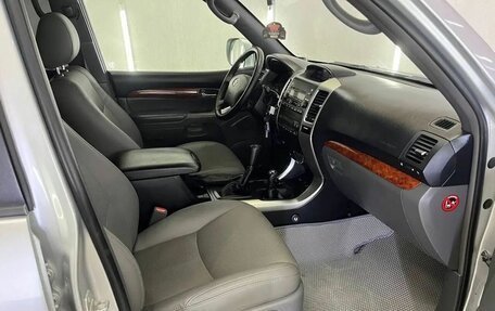 Toyota Land Cruiser Prado 120 рестайлинг, 2007 год, 2 097 000 рублей, 26 фотография