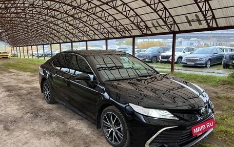 Toyota Camry, 2022 год, 3 273 000 рублей, 2 фотография