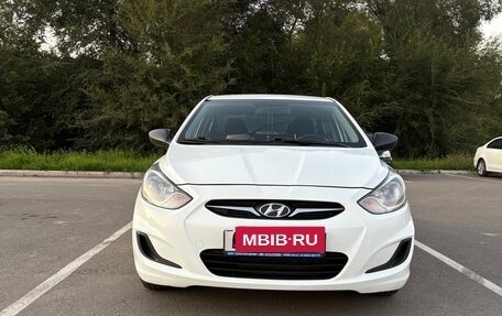 Hyundai Solaris II рестайлинг, 2013 год, 990 000 рублей, 2 фотография