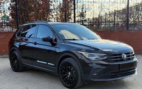 Volkswagen Tiguan II, 2021 год, 3 700 000 рублей, 2 фотография