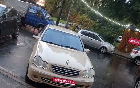 Mercedes-Benz C-Класс, 2006 год, 820 000 рублей, 1 фотография