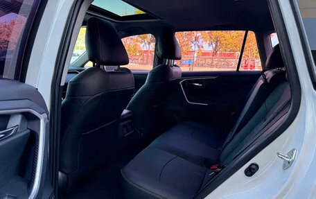 Toyota RAV4, 2021 год, 2 622 000 рублей, 4 фотография