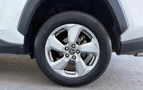 Toyota RAV4, 2021 год, 2 622 000 рублей, 15 фотография