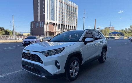 Toyota RAV4, 2021 год, 2 622 000 рублей, 17 фотография