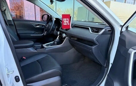 Toyota RAV4, 2021 год, 2 622 000 рублей, 9 фотография