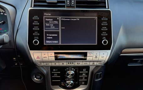 Toyota Land Cruiser Prado 150 рестайлинг 2, 2021 год, 7 400 000 рублей, 6 фотография