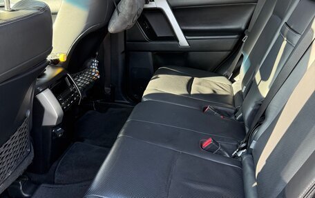 Toyota Land Cruiser Prado 150 рестайлинг 2, 2021 год, 7 400 000 рублей, 8 фотография