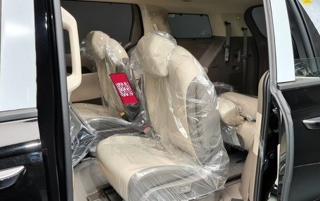 KIA Carnival, 2025 год, 5 500 000 рублей, 15 фотография