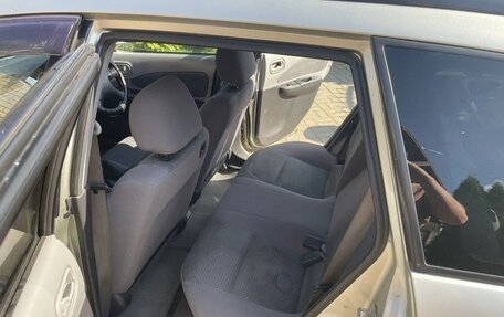 Nissan Wingroad III, 2002 год, 350 000 рублей, 1 фотография