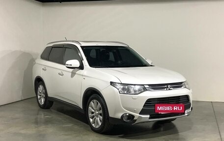 Mitsubishi Outlander III рестайлинг 3, 2014 год, 1 647 000 рублей, 2 фотография