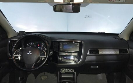 Mitsubishi Outlander III рестайлинг 3, 2014 год, 1 647 000 рублей, 16 фотография