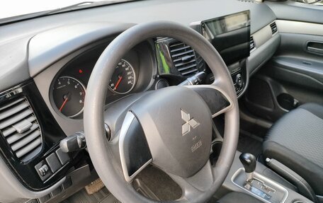 Mitsubishi Outlander III рестайлинг 3, 2012 год, 1 302 000 рублей, 14 фотография