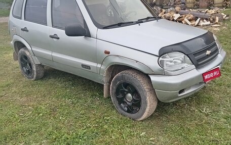 Chevrolet Niva I рестайлинг, 2004 год, 200 000 рублей, 1 фотография