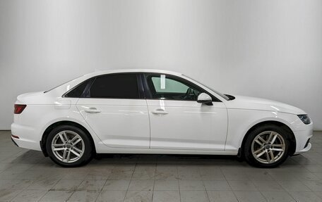 Audi A4, 2019 год, 1 950 000 рублей, 4 фотография
