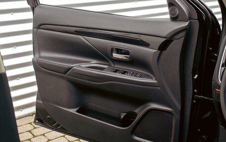 Mitsubishi Outlander III рестайлинг 3, 2013 год, 1 355 000 рублей, 12 фотография