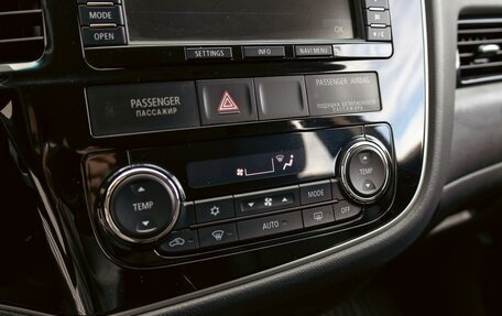 Mitsubishi Outlander III рестайлинг 3, 2013 год, 1 355 000 рублей, 15 фотография